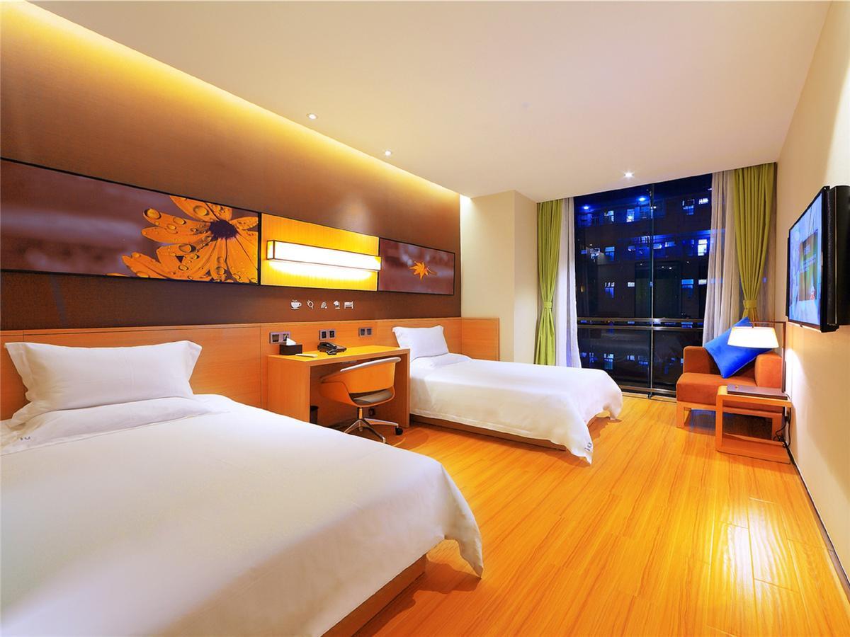 Iu Hotel Guiyang Shibei Road Exteriör bild