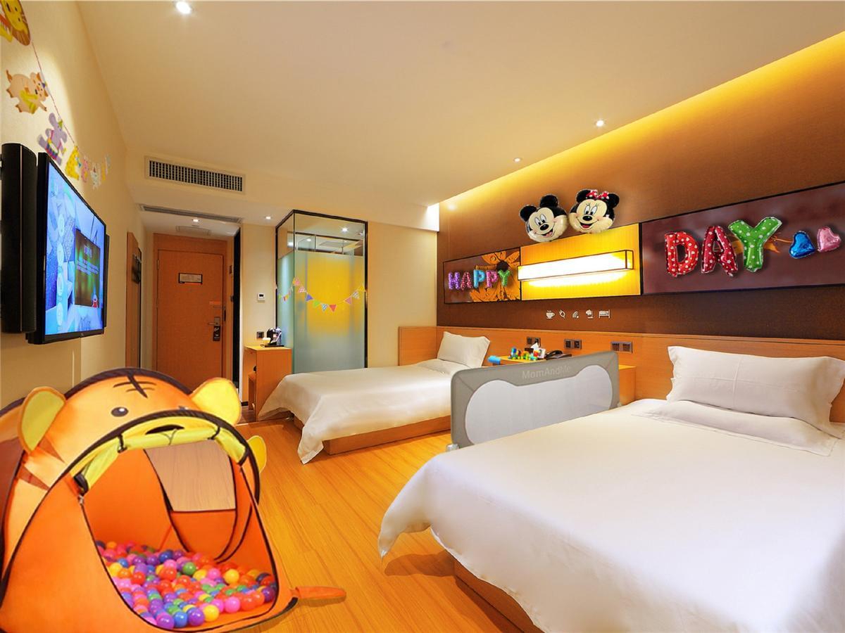 Iu Hotel Guiyang Shibei Road Exteriör bild
