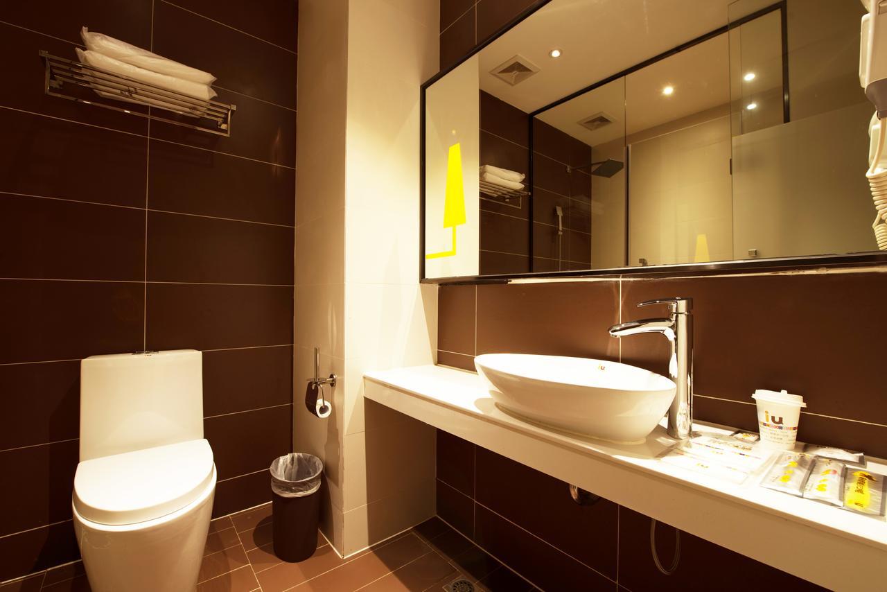 Iu Hotel Guiyang Shibei Road Exteriör bild